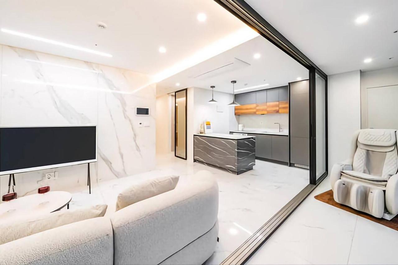 Uh Flat The Seocho Apartman Szöul Kültér fotó